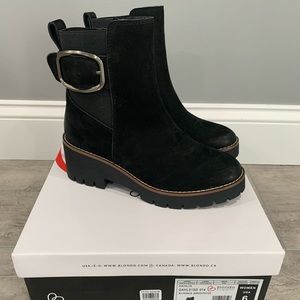 Brand New~ Blondo Boots
